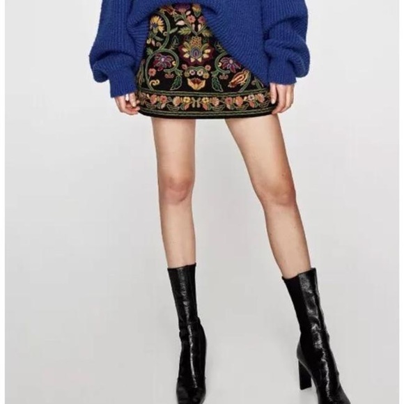 Zara Mini Embroidered Skirt - Picture 3 of 4